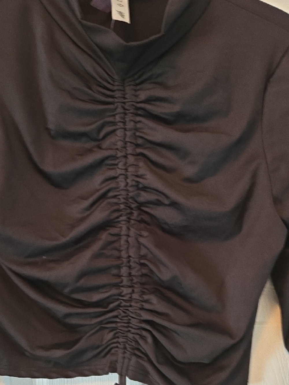 Source Unknown Black Cropped Ruched Drawstring Top - Picture 3 of 7